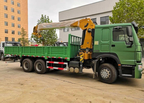 comprare Sinotruk Howo7 Green 12T 6x4 chassis dump boom crane venduto bene in Africa. online manufacture