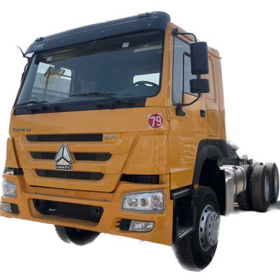 Un buon prezzo. Camionino giallo usato SINO Camionino a 10 ruote RHD 30 tonnellate 6x4 HOWO Camionino a gomma 375 Camionino a gomma con peso totale del veicolo 15-20T in linea